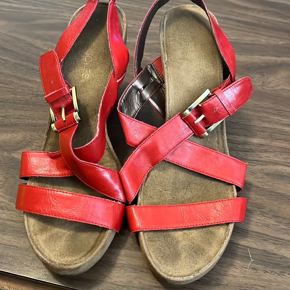 Aerosoles red strappy sandals